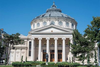 Fachada del Ateneo Romano en Bucarest (Rumanía)