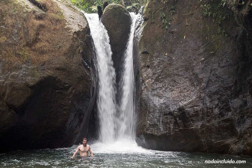 Bañándome en la Cascada el Pavón, Costa Rica