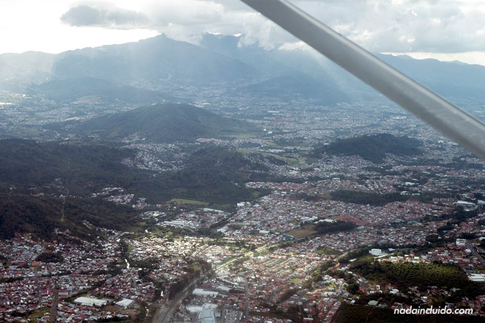 Vista de San José desde el aire (Costa Rica)