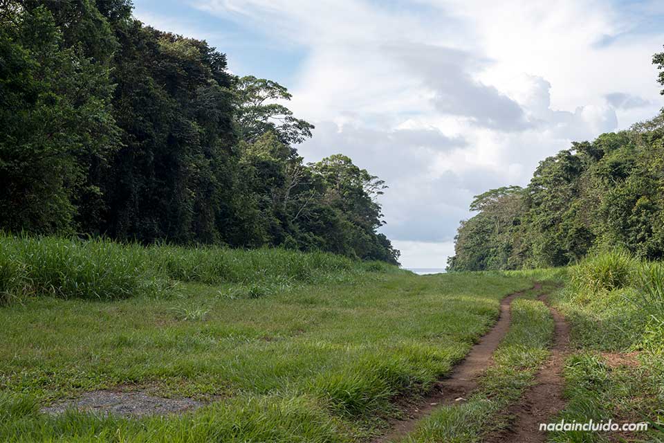 Pista de aterrizaje en el parque nacional de Corcovado (Costa Rica)
