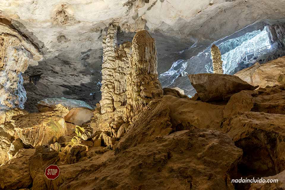Interior de la cueva Sung Sot, en la isla Bon Ho - Bahía de Halong (Vietnam)