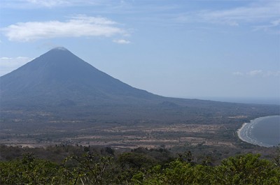 Vistas del Volcán Concepción desde el mirador del Volcán Maderas, Isla de Ometepe (Nicaragua)
