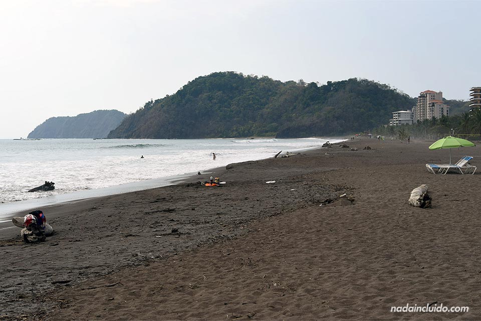 Playa de Jacó en el Pacífico Central de Costa Rica