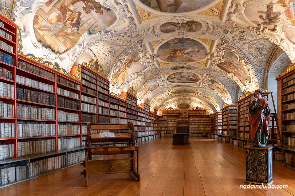 Salón teológico de la biblioteca del monasterio de Strahov - Distrito de Hradčany, Praga (República Checa)