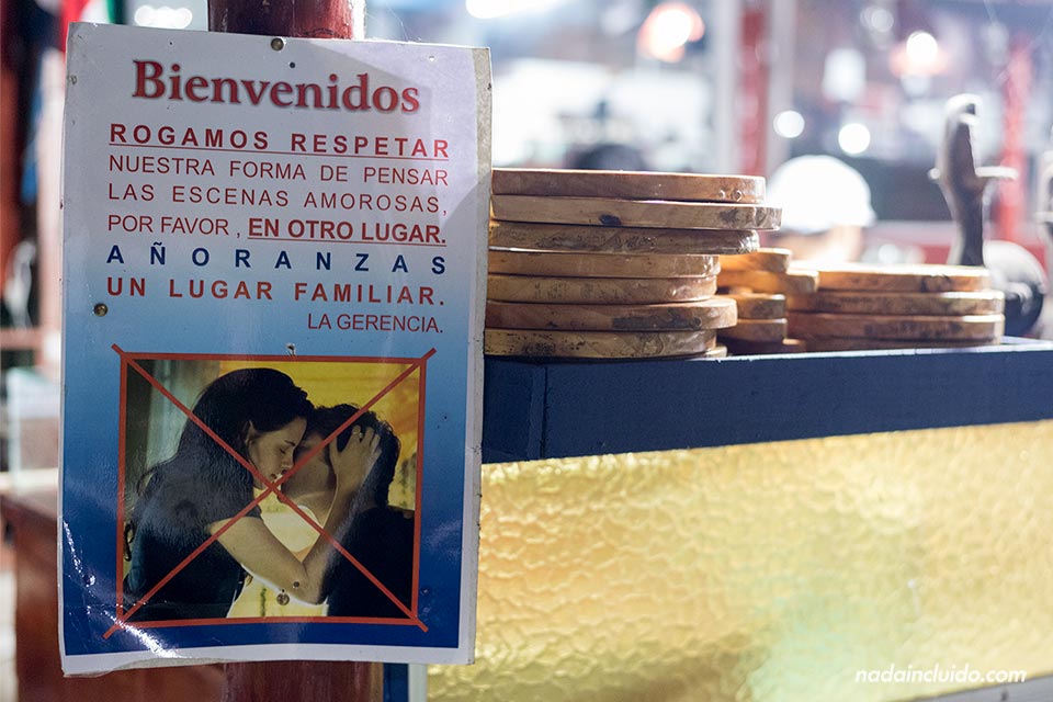 En el Restaurante Añoranzas se prohíben las escenas amorosas (Costa Rica)