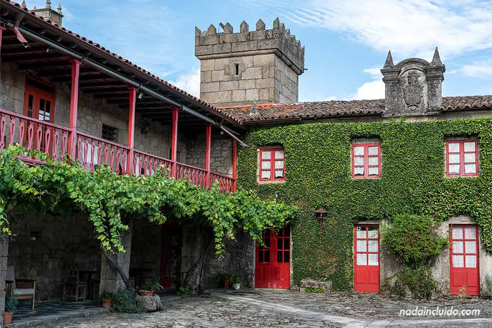 Patio de Casa Grande de Rosende en Sober, Ribeira Sacra (Galicia)