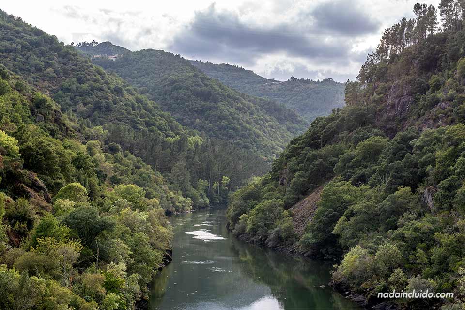 Encoro de San Pedro en el río Sil, Ribeira Sacra (Galicia)