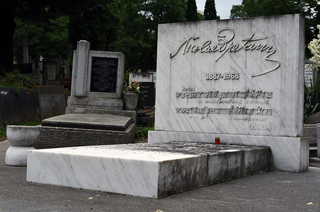 Tumba músico en el cementerio central de Cluj-Napoca (Rumanía)