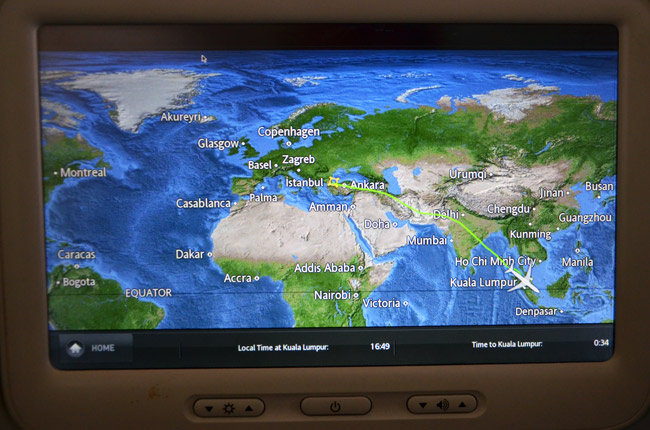 La ruta Estambul (Turquía) - Kuala Lumpur (Malasia) en la pantalla de un avión de Turkish Airlines