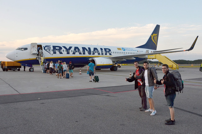 Embarcando en el avión lowcost de Ryanair de Malmo (Suecia) a Girona (España)