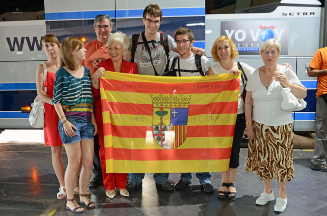 A nuestro regreso a España, la familia salió a recibirnos como héroes