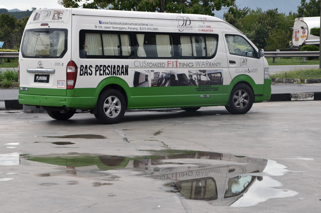 Minivan que nos llevó desde Penang (Malasia) a Krabi (Tailandia)