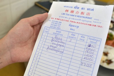 Cuenta de restaurante en Phnom Penh (Camboya)