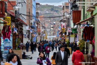 Calle Lima, en la ciudad de Puno (Perú)