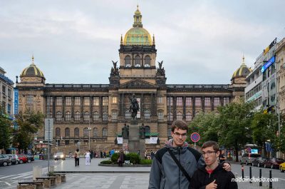 De turismo por la Plaza Wenceslao - Ciudad Nueva de Praga (República Checa)